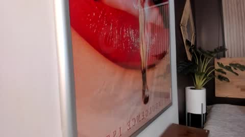 Val  online show from September 10, 2025, 11:32 am