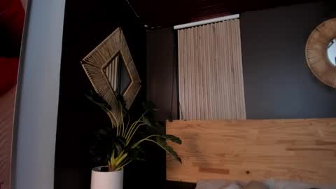 Val  online show from September 16, 2025, 12:06 pm