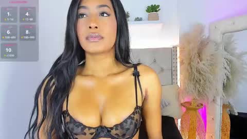 mia_juicy_ online show from September 28, 2025, 8:14 pm