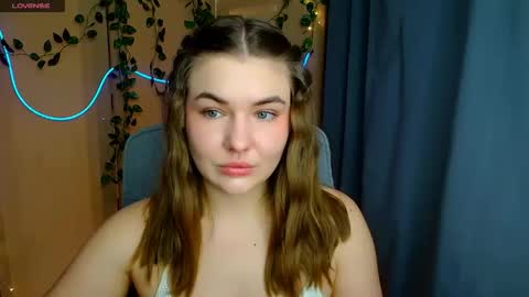 mia_lemm online show from February 17, 2026, 7:16 am
