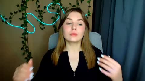 mia_lemm online show from April 7, 2026, 6:47 am