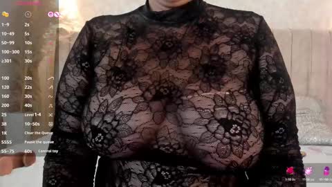 Mia online show from October 3, 2025, 2:03 pm