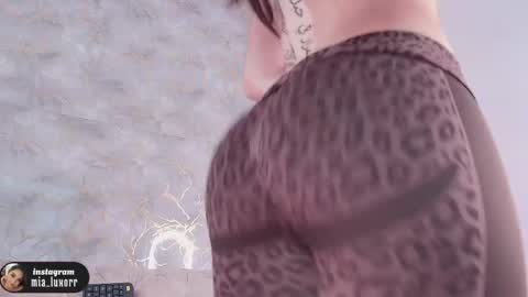 mia_luxor online show from April 18, 2026, 11:47 am