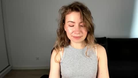 Mia online show from April 12, 2026, 1:27 pm