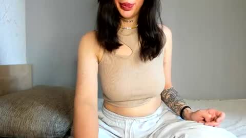 Snapshot of mia_meeeow chatting on June 17, 2026, 8:50 am Mia online show from June 17, 2026, 8:50 am