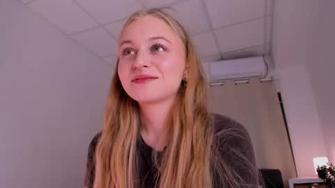 Mia here Appreciate your support online show from December 16, 2025, 11:21 pm