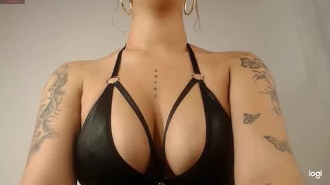 mia independent model online show from February 3, 2026, 12:21 pm