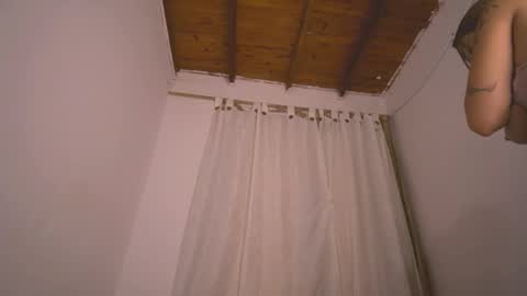 mia independent model online show from February 21, 2026, 1:01 pm