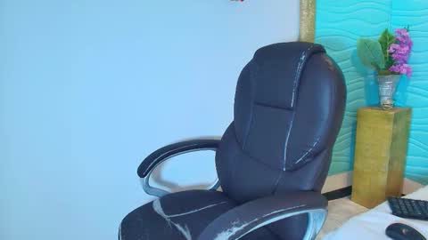 mia montess online show from January 16, 2026, 6:23 pm