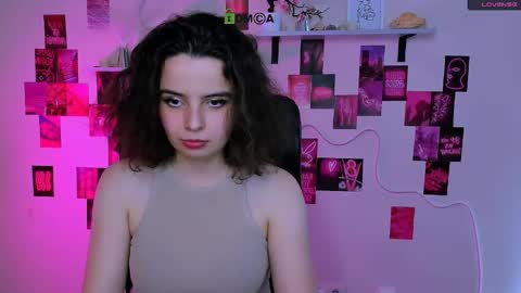 mia_mooon_ online show from May 17, 2026, 9:17 am