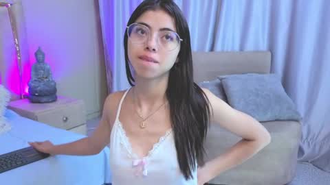 Mia online show from May 18, 2026, 12:22 pm