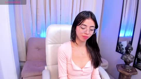 Mia online show from May 25, 2026, 4:24 pm
