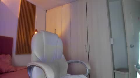 Mia Nevaeh - follow me online show from February 15, 2026, 7:54 pm