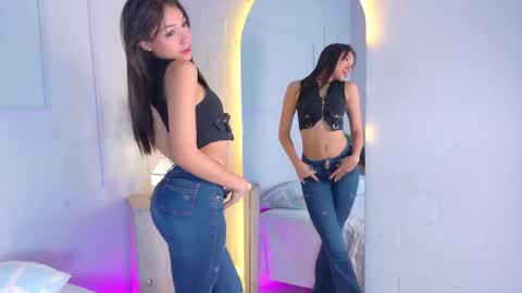 mia_oconner online show from September 12, 2025, 8:20 pm