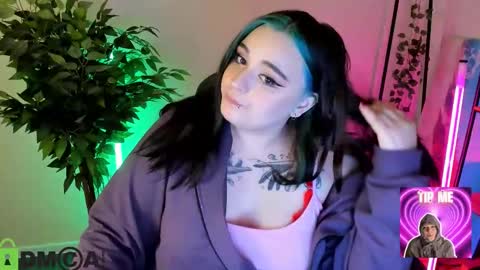 Mia online show from March 15, 2026, 1:11 am