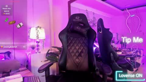 mia rousse25 online show from March 19, 2026, 4:33 pm