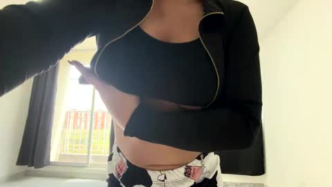 Mia Roux online show from October 6, 2025, 6:38 pm