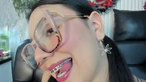 Mia Roux online show from November 20, 2025, 4:01 am