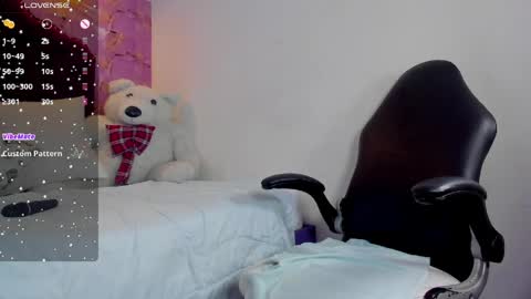 Mia online show from April 6, 2026, 4:46 am