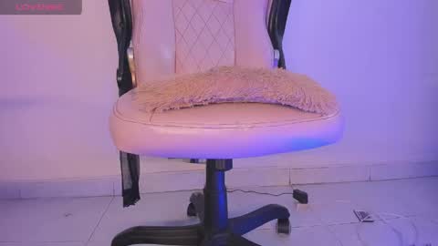 mia_royal online show from April 16, 2026, 9:39 pm