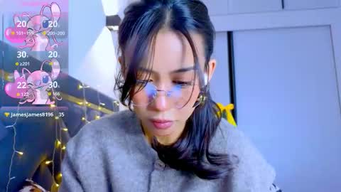 Mia online show from December 18, 2025, 4:35 pm