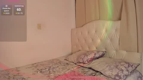 Mia Sky online show from October 3, 2025, 1:24 am