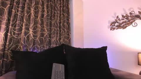 Snapshot of mia_skys chatting on February 14, 2026, 1:41 pm Mia online show from February 14, 2026, 1:41 pm