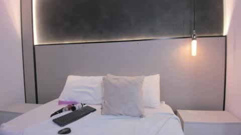 M I A online show from April 7, 2026, 12:16 pm