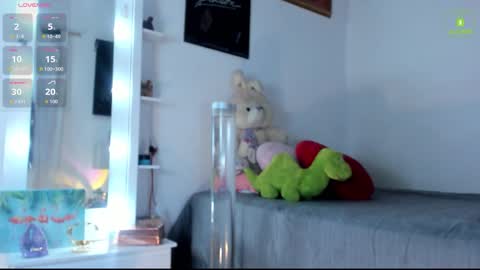 Mia  online show from November 22, 2025, 2:21 am