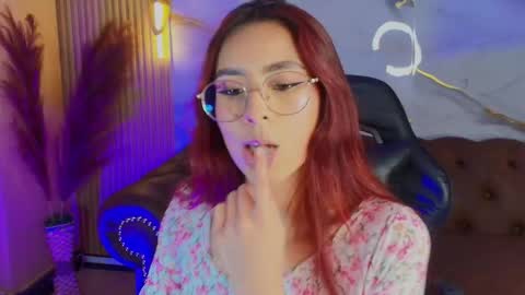 Snapshot of mia_tf chatting on October 10, 2025, 1:54 pm Mia online show from October 10, 2025, 1:54 pm