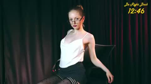 Mia online show from November 30, 2025, 11:47 am