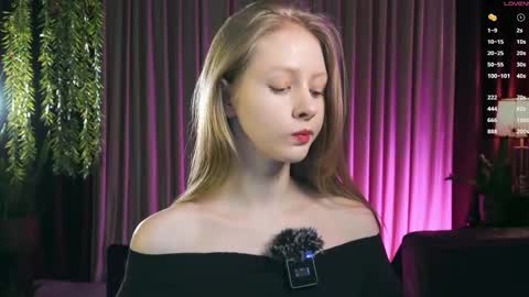 Mia online show from December 5, 2025, 2:58 pm