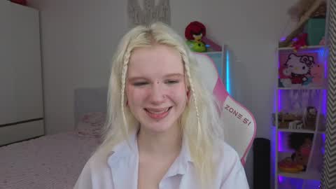 Mia online show from April 3, 2026, 3:37 am