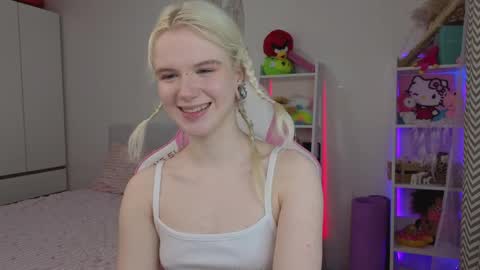 Mia online show from April 7, 2026, 3:29 am