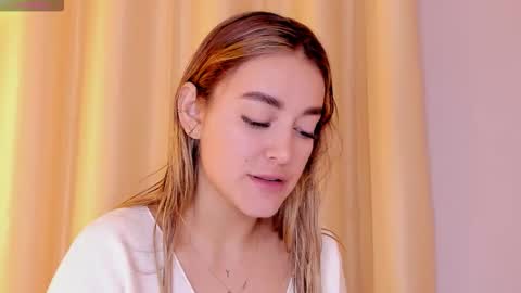 Mia White  online show from January 8, 2026, 1:02 pm