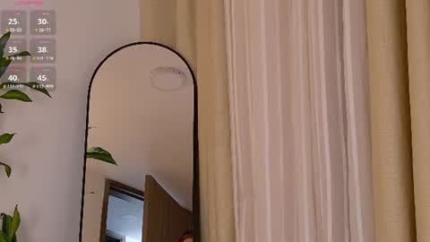 Snapshot of mia_white11 chatting on June 24, 2026, 3:33 pm Mia White online show from June 24, 2026, 3:33 pm