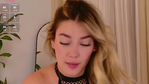 Snapshot of mia_white11 chatting on July 6, 2026, 2:36 pm Mia White online show from July 6, 2026, 2:36 pm