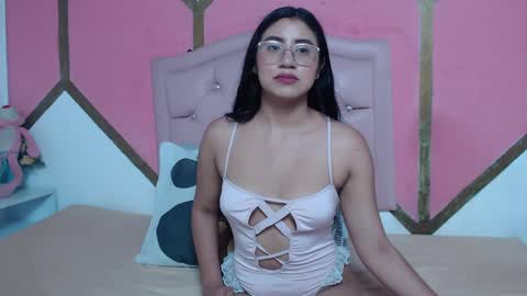 Mia online show from October 20, 2025, 11:21 am