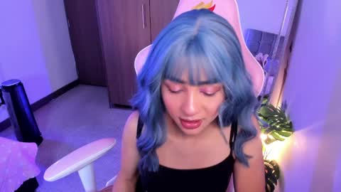 mia  nicolle online show from April 10, 2026, 1:44 am