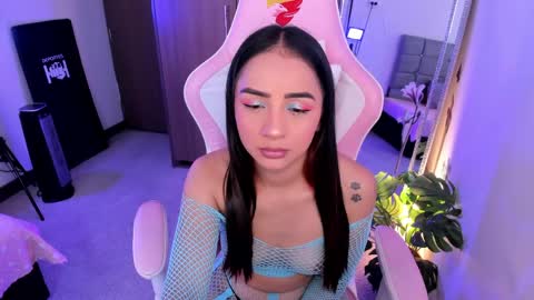 mia  nicolle online show from April 13, 2026, 10:15 pm