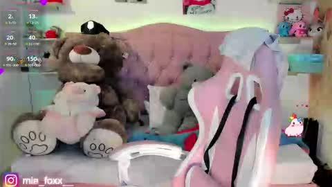 Mia online show from February 28, 2026, 11:28 pm