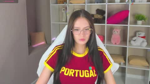 Mia online show from April 14, 2026, 11:05 am