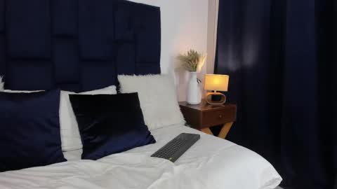 Mia online show from February 12, 2025, 2:21 pm