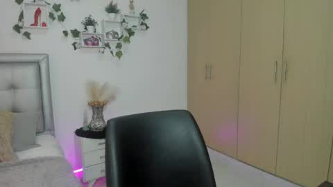 Snapshot of miaa_star_1x chatting on June 3, 2026, 10:40 am miaa_star_1x online show from June 3, 2026, 10:40 am
