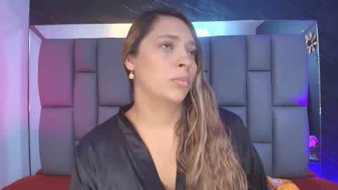 Mia online show from October 17, 2025, 12:08 pm