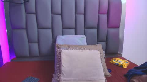 Mia online show from January 6, 2026, 12:09 pm