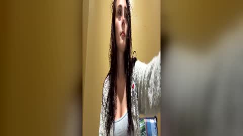 Snapshot of miaaellie chatting on July 1, 2026, 4:03 am miaaellie online show from July 1, 2026, 4:03 am