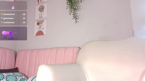 miaaffox online show from February 28, 2026, 10:05 am