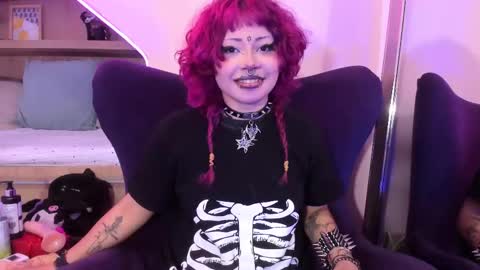 Mia online show from February 20, 2025, 3:52 pm