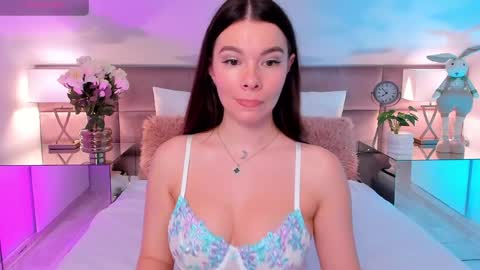 Mia online show from May 15, 2026, 7:21 pm